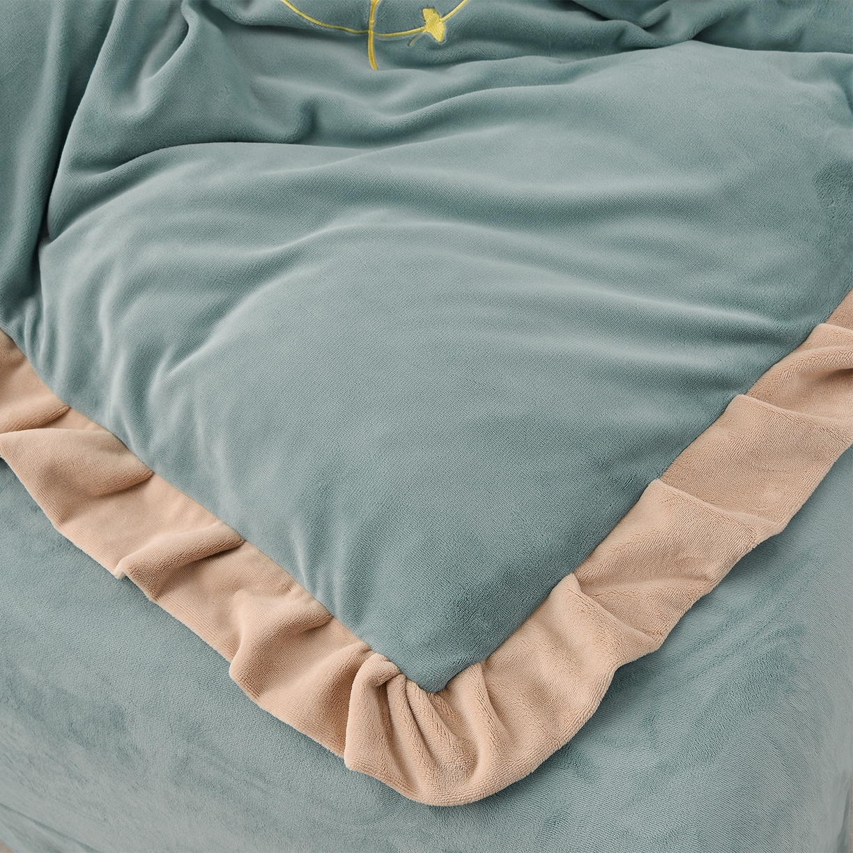 91家纺网 家纺一手货源 找家纺 湘雪家居  2025新款高克重纯色刺绣牛奶绒床盖款星语系列四件套-提供买家秀 星语款-草绿色