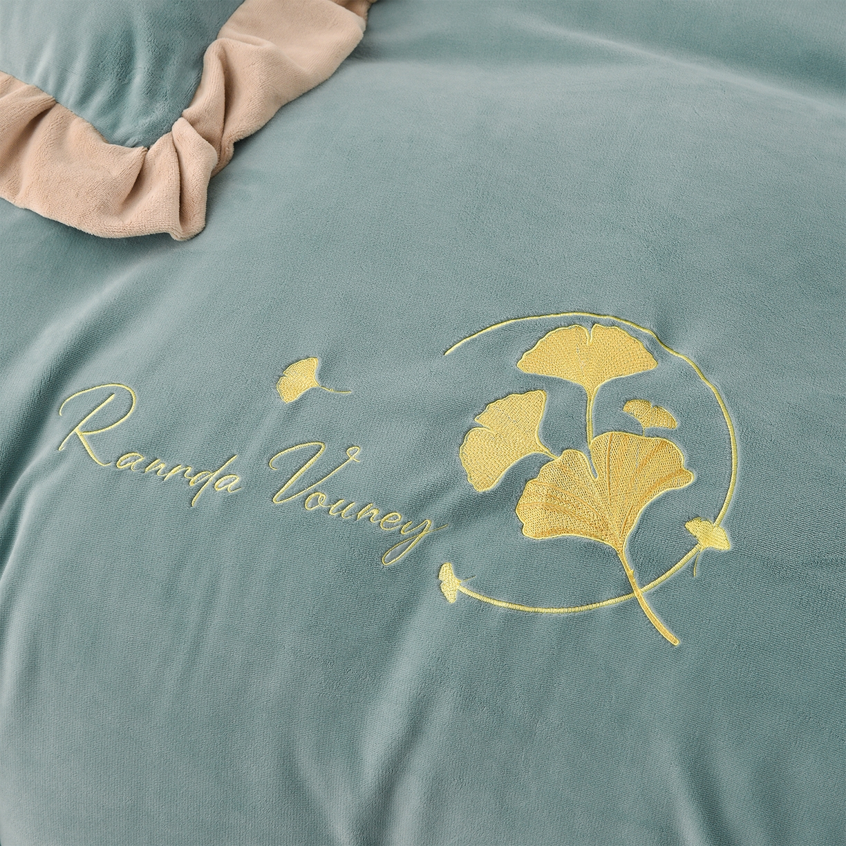 91家纺网 家纺一手货源 找家纺 湘雪家居  2025新款高克重纯色刺绣牛奶绒床盖款星语系列四件套-提供买家秀 星语款-草绿色