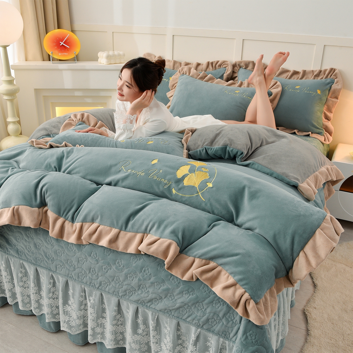 91家纺网 家纺一手货源 找家纺 湘雪家居  2025新款高克重纯色刺绣牛奶绒床盖款星语系列四件套-提供买家秀 星语款-草绿色