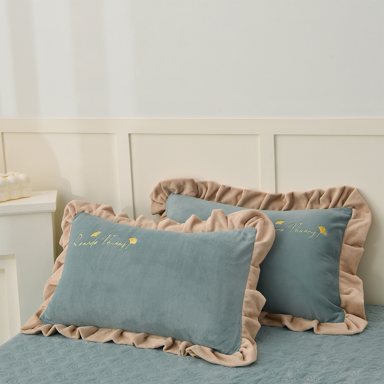 91家纺网 家纺一手货源 找家纺 湘雪家居  2025新款高克重纯色刺绣牛奶绒床盖款星语系列四件套-提供买家秀 星语款-草绿色