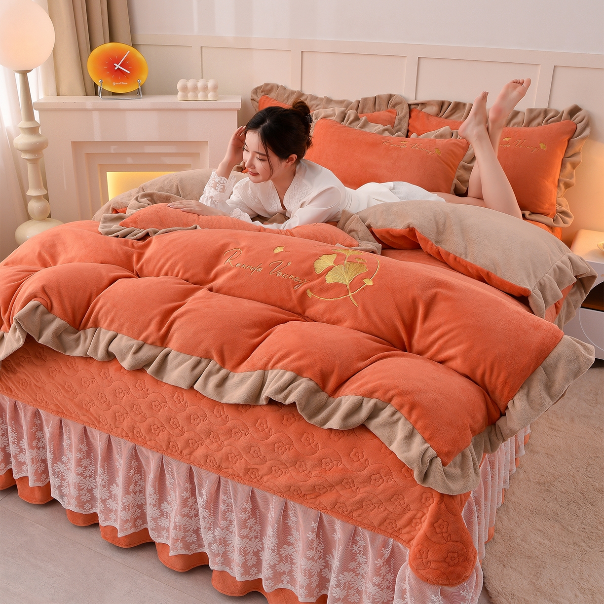 91家纺网 家纺一手货源 找家纺 湘雪家居  2025新款高克重纯色刺绣牛奶绒床盖款星语系列四件套-提供买家秀 星语款-橙橘色