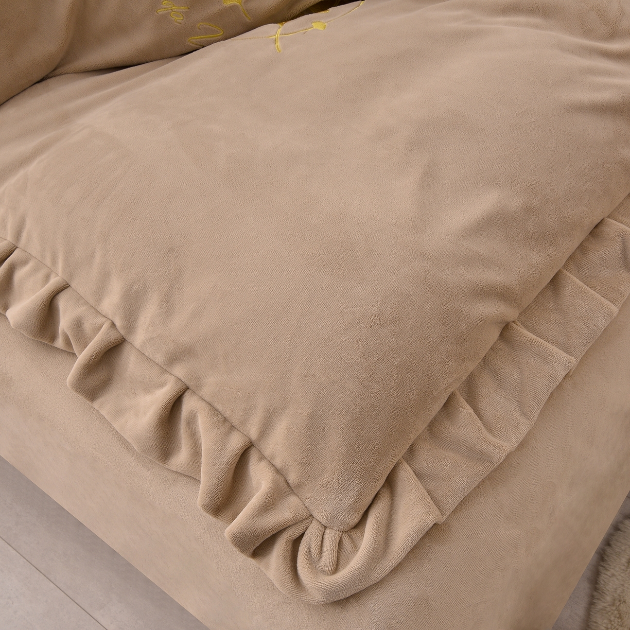 91家纺网 家纺一手货源 找家纺 湘雪家居  2025新款高克重纯色刺绣牛奶绒床盖款星语系列四件套-提供买家秀 星语款-卡琪色