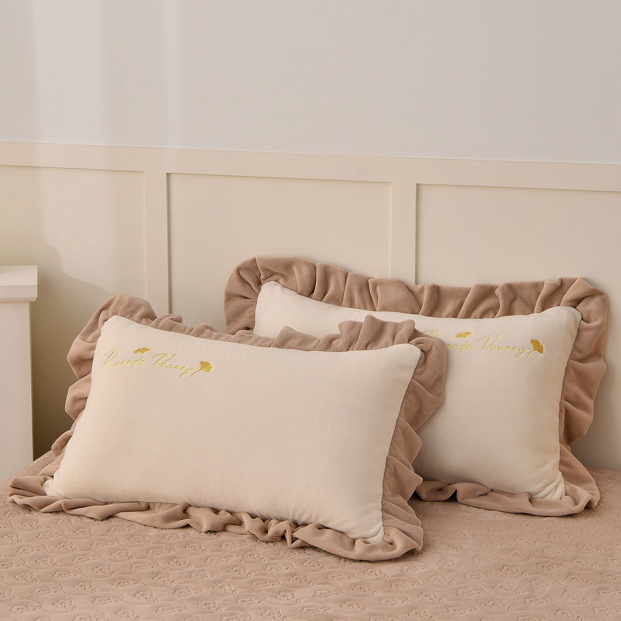 91家纺网 家纺一手货源 找家纺 湘雪家居  2025新款高克重纯色刺绣牛奶绒床盖款星语系列四件套-提供买家秀 星语款-奶白色