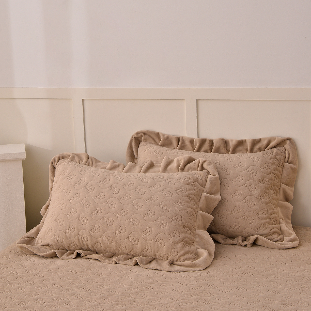 91家纺网 家纺一手货源 找家纺 湘雪家居  2025新款高克重纯色刺绣牛奶绒床盖款星语系列四件套-提供买家秀 星语款-奶白色