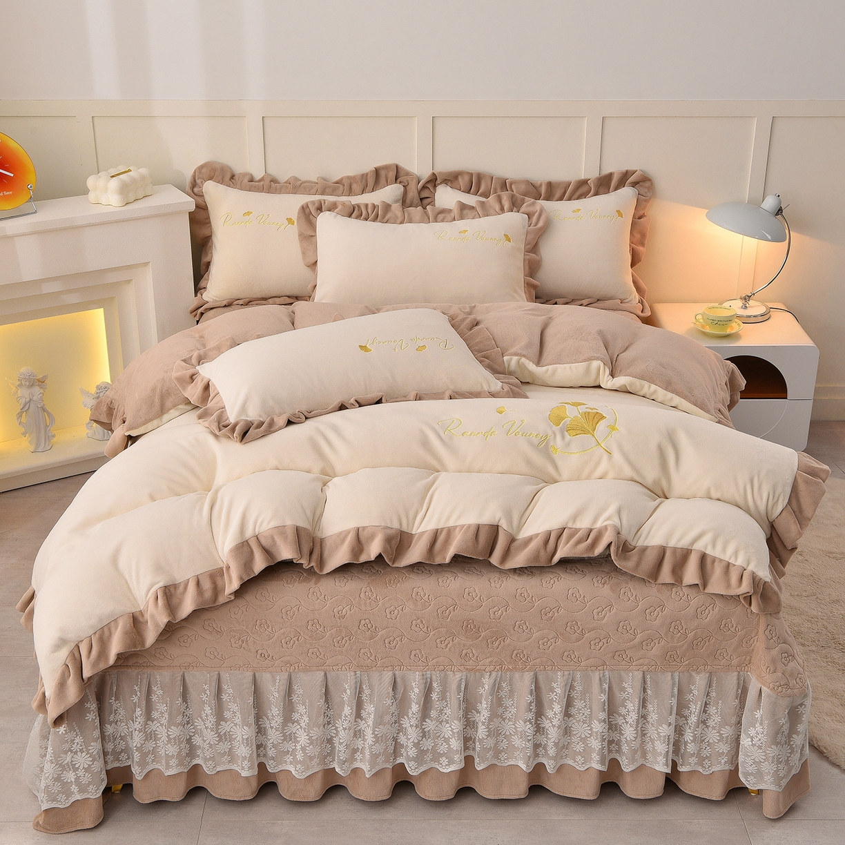 91家纺网 家纺一手货源 找家纺 湘雪家居  2025新款高克重纯色刺绣牛奶绒床盖款星语系列四件套-提供买家秀 星语款-奶白色