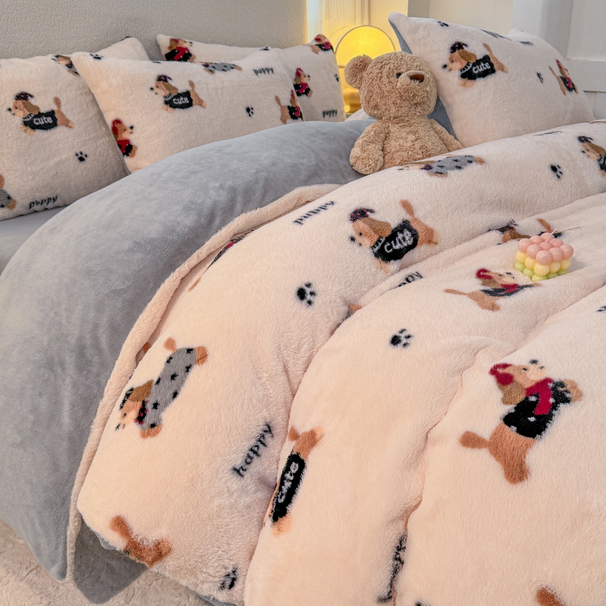 91家纺网 家纺一手货源 找家纺 KA家纺 2025新款冬高克重兔毛牛奶绒四件套 腊肠狗