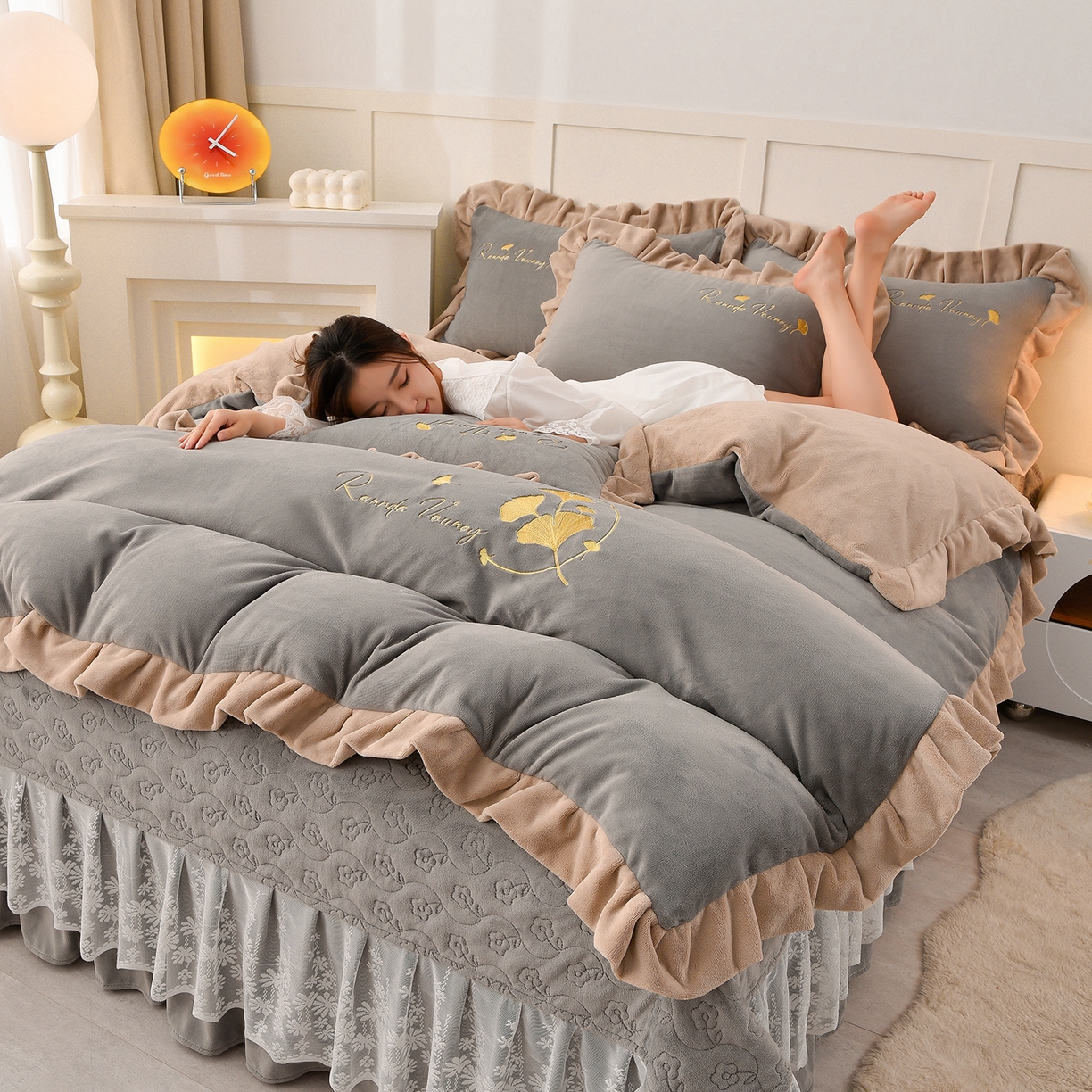 91家纺网 家纺一手货源 找家纺 湘雪家居  2025新款高克重纯色刺绣牛奶绒床盖款星语系列四件套-提供买家秀 星语款-浅灰色