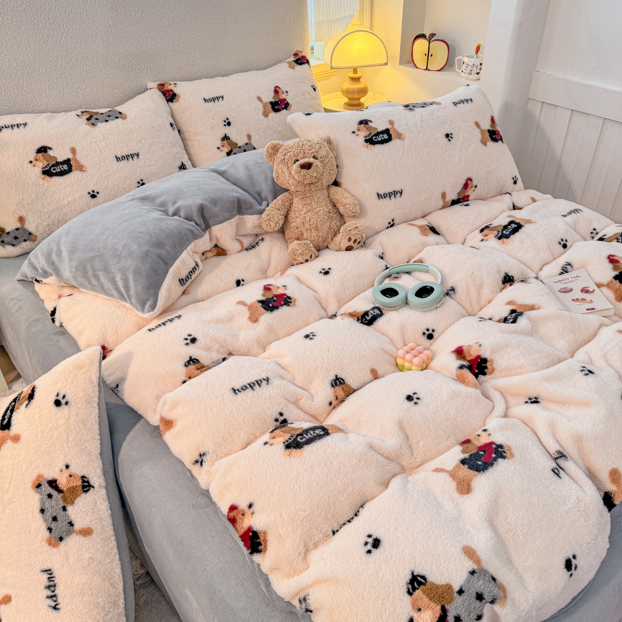 91家纺网 家纺一手货源 找家纺 KA家纺 2025新款冬高克重兔毛牛奶绒四件套 腊肠狗