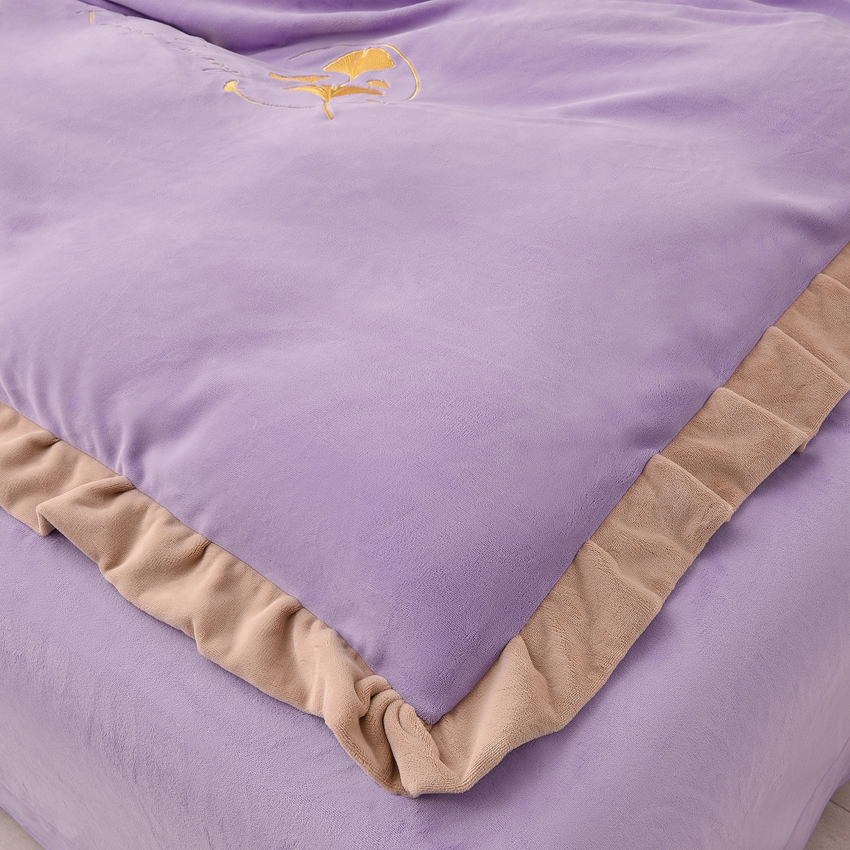 91家纺网 家纺一手货源 找家纺 湘雪家居  2025新款高克重纯色刺绣牛奶绒床盖款星语系列四件套-提供买家秀 星语款-熏韵紫