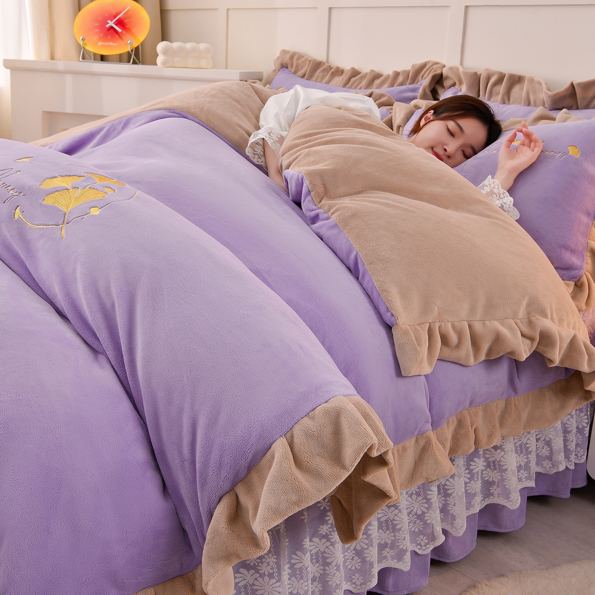 91家纺网 家纺一手货源 找家纺 湘雪家居  2025新款高克重纯色刺绣牛奶绒床盖款星语系列四件套-提供买家秀 星语款-熏韵紫