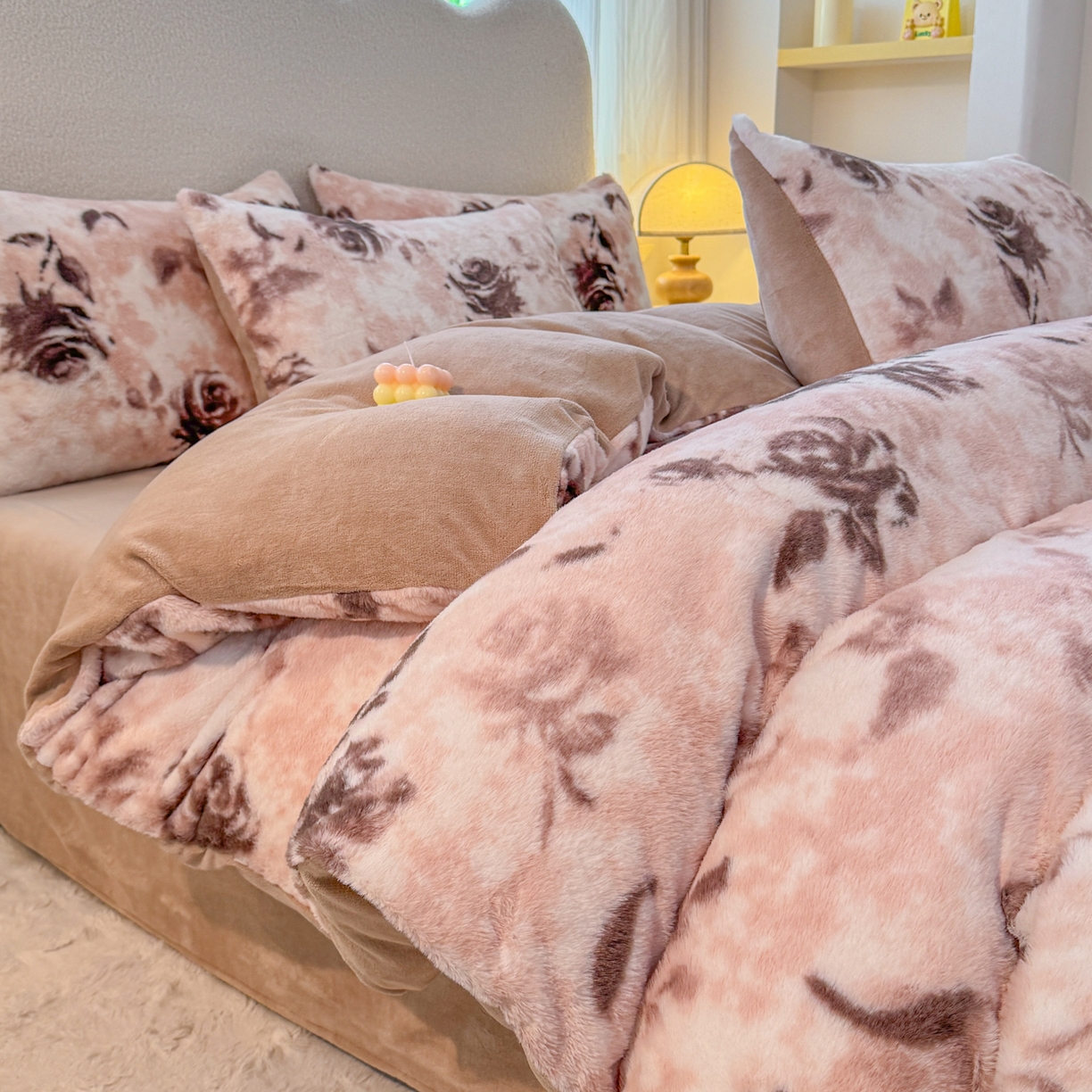 91家纺网 家纺一手货源 找家纺 KA家纺 2025新款冬高克重兔毛牛奶绒四件套 玫瑰故事