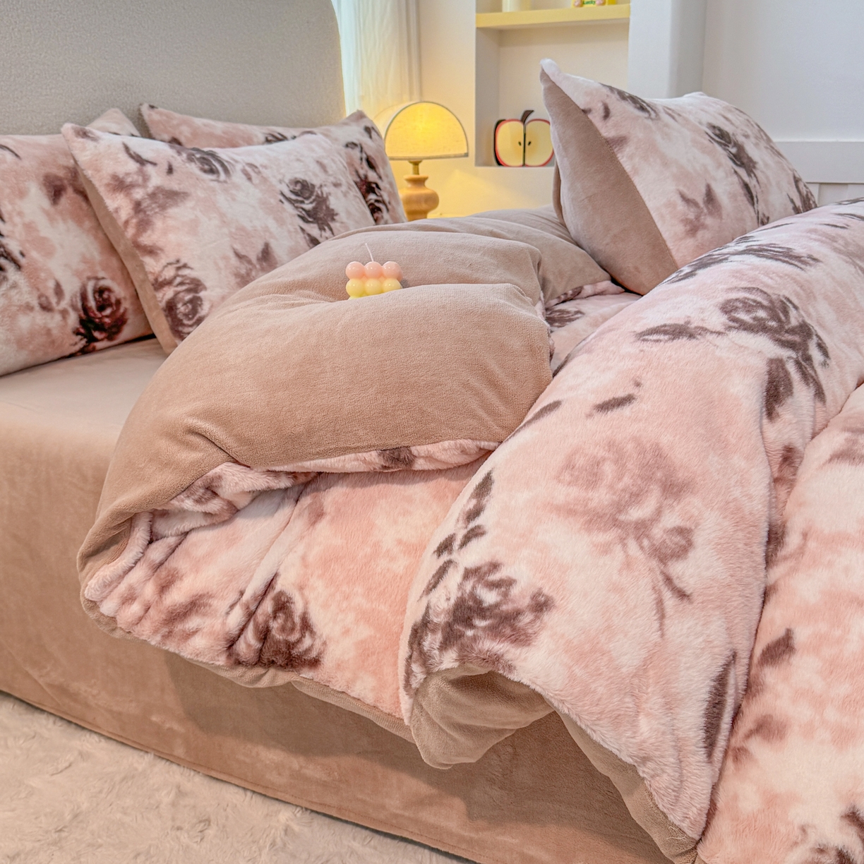 91家纺网 家纺一手货源 找家纺 KA家纺 2025新款冬高克重兔毛牛奶绒四件套 玫瑰故事