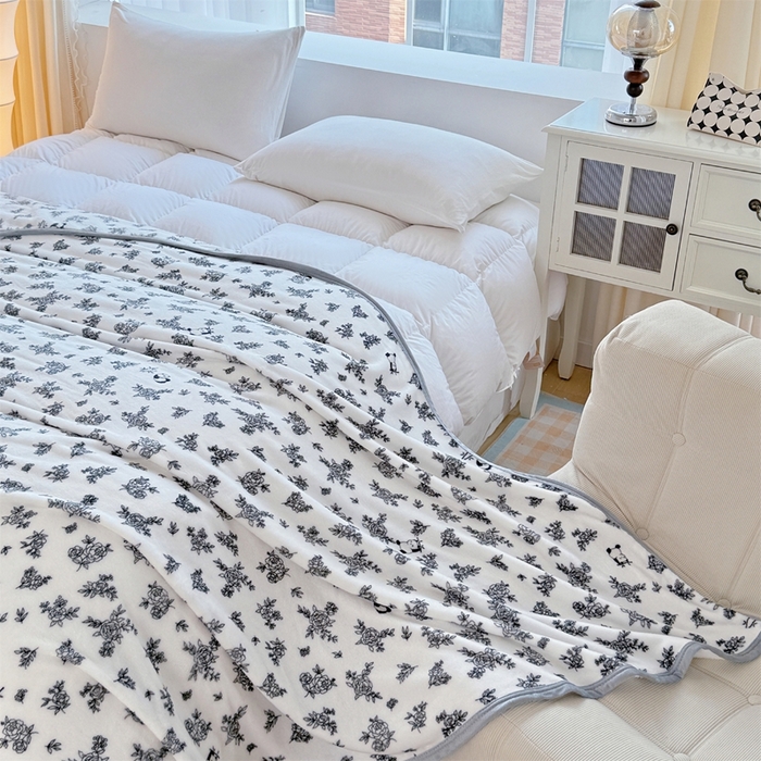 91家纺网 家纺一手货源 找家纺 梵心 2025新款云貂绒毛毯法兰绒毛毯牛奶绒毛毯爆款盖毯直播跨境专供-可定制克重 熊猫庄园