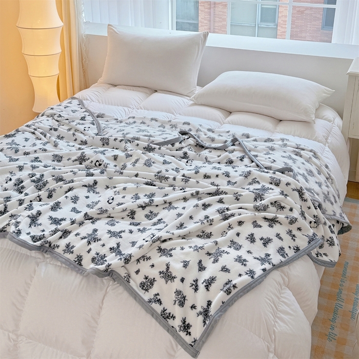 91家纺网 家纺一手货源 找家纺 梵心 2025新款云貂绒毛毯法兰绒毛毯牛奶绒毛毯爆款盖毯直播跨境专供-可定制克重 熊猫庄园