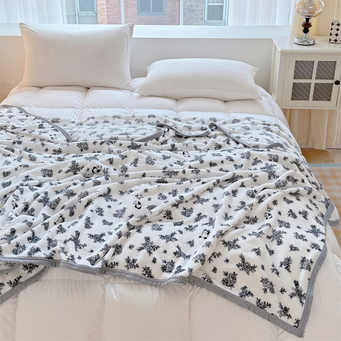 91家纺网 家纺一手货源 找家纺 梵心 2025新款云貂绒毛毯法兰绒毛毯牛奶绒毛毯爆款盖毯直播跨境专供-可定制克重 熊猫庄园