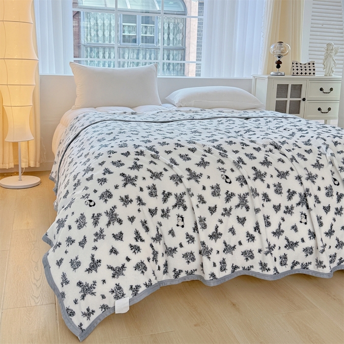 91家纺网 家纺一手货源 找家纺 梵心 2025新款云貂绒毛毯法兰绒毛毯牛奶绒毛毯爆款盖毯直播跨境专供-可定制克重 熊猫庄园