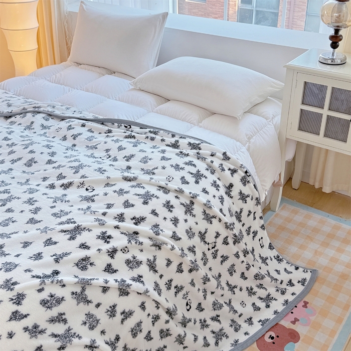 91家纺网 家纺一手货源 找家纺 梵心 2025新款云貂绒毛毯法兰绒毛毯牛奶绒毛毯爆款盖毯直播跨境专供-可定制克重 熊猫庄园