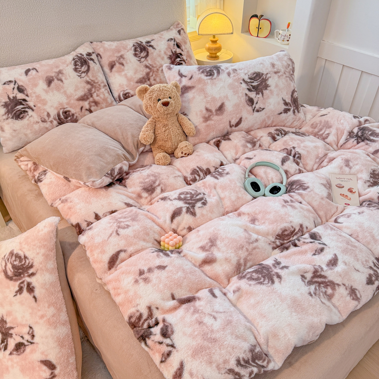 91家纺网 家纺一手货源 找家纺 KA家纺 2025新款冬高克重兔毛牛奶绒四件套 玫瑰故事