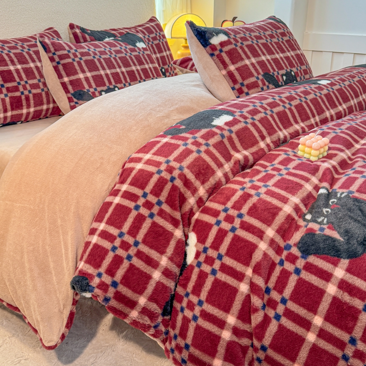 91家纺网 家纺一手货源 找家纺 KA家纺 2025新款冬高克重兔毛牛奶绒四件套 幸运猫