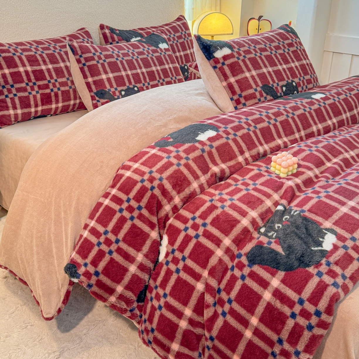 91家纺网 家纺一手货源 找家纺 KA家纺 2025新款冬高克重兔毛牛奶绒四件套 幸运猫