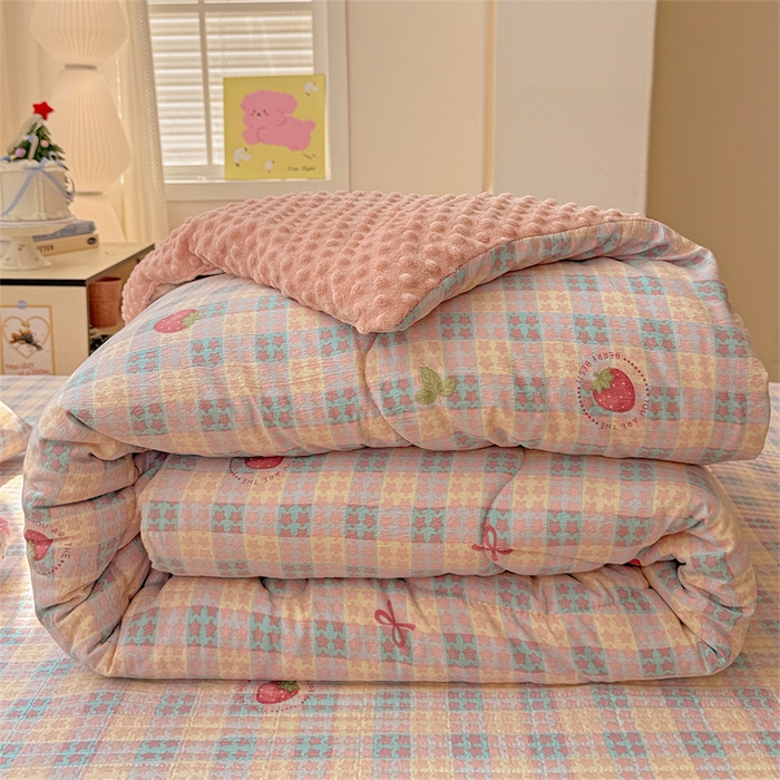 91家纺网 家纺一手货源 找家纺 繁花家居 2025新款床盖豆豆被套春秋被套冬被云感超软木棉被子被芯 花边床盖-豆豆被-彩格草莓