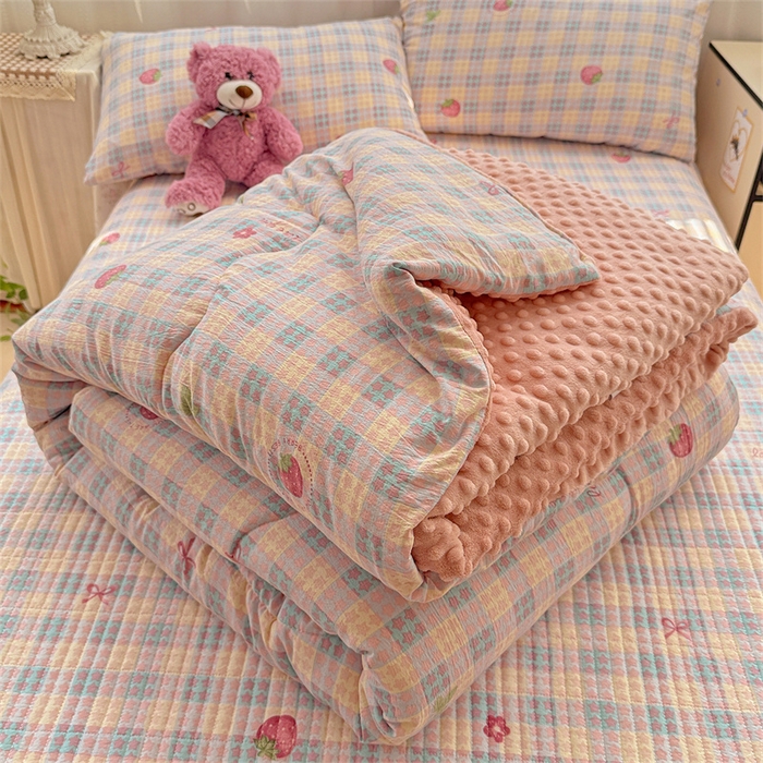 91家纺网 家纺一手货源 找家纺 繁花家居 2025新款床盖豆豆被套春秋被套冬被云感超软木棉被子被芯 花边床盖-豆豆被-彩格草莓