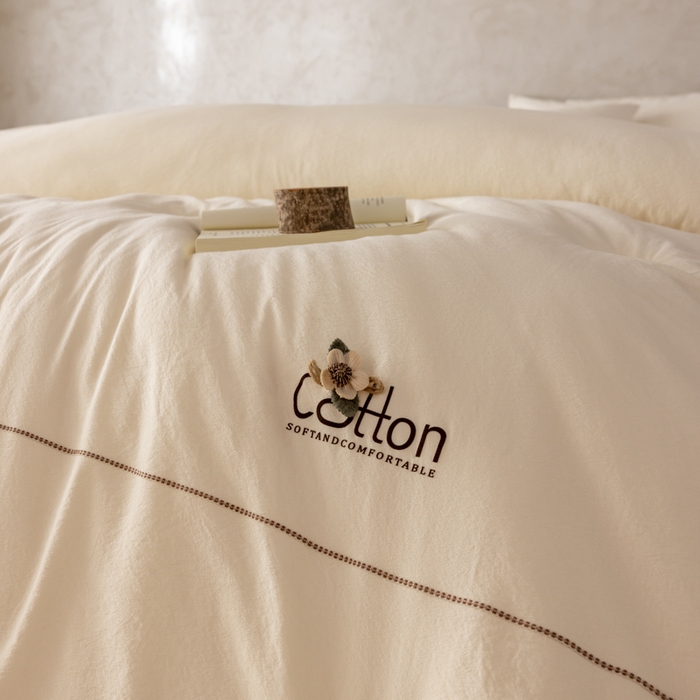 91家纺网 家纺一手货源 找家纺 丽卡家纺 2025年秋冬新品威尔思大豆被（常规生产款为春秋被和冬被，常规尺寸为200*230/220*240cm，其他特殊尺寸/加厚款接受下单定制） 威尔思大豆被-白色