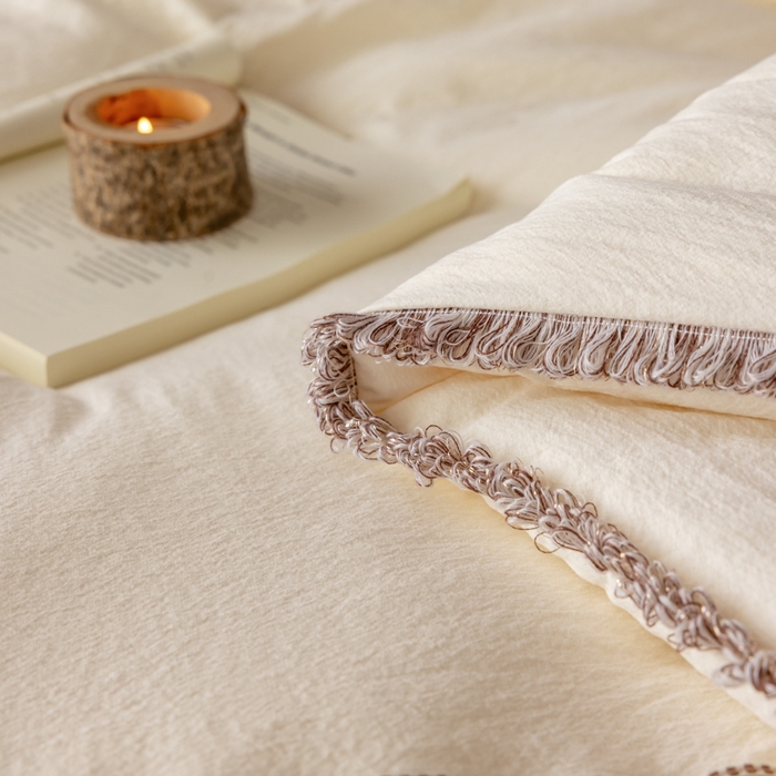 91家纺网 家纺一手货源 找家纺 丽卡家纺 2025年秋冬新品威尔思大豆被（常规生产款为春秋被和冬被，常规尺寸为200*230/220*240cm，其他特殊尺寸/加厚款接受下单定制） 威尔思大豆被-白色