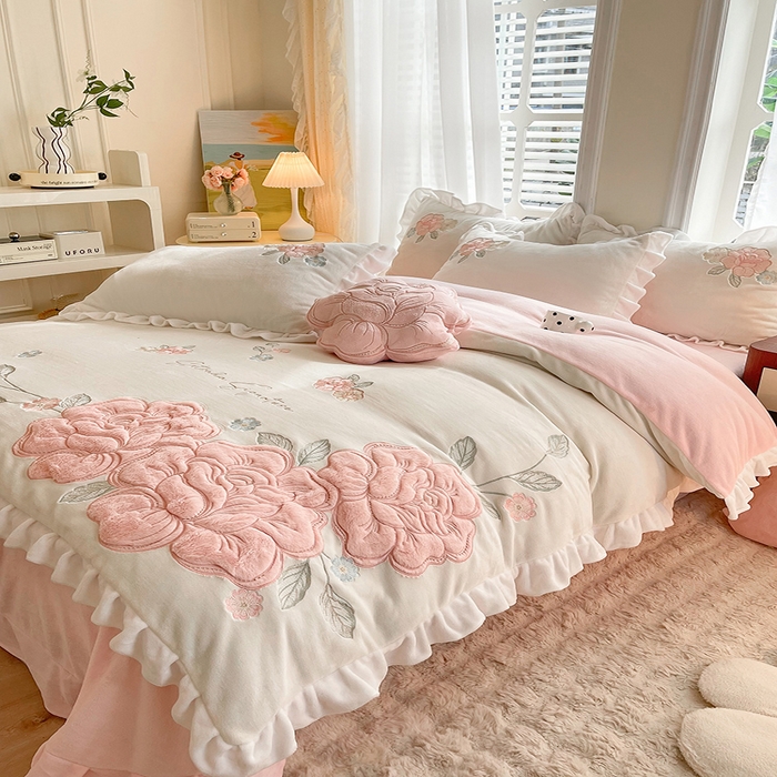 91家纺网 家纺一手货源 找家纺 （总）绒棉世家 2025新款贴布绣高克重牛奶绒四件套玫瑰之恋（控价188元）