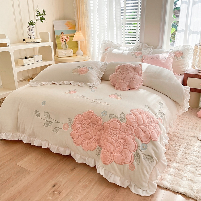 （总）绒棉世家 2025新款贴布绣高克重牛奶绒四件套玫瑰之恋（控价188元）