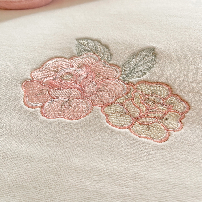 91家纺网 家纺一手货源 找家纺 （总）绒棉世家 2025新款贴布绣高克重牛奶绒四件套玫瑰之恋（控价188元）