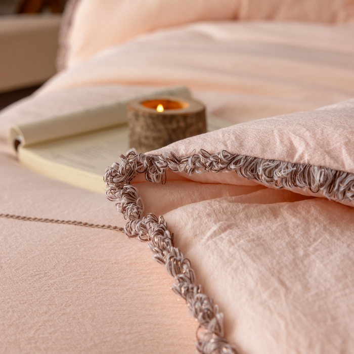 91家纺网 家纺一手货源 找家纺 丽卡家纺 2025年秋冬新品威尔思大豆被（常规生产款为春秋被和冬被，常规尺寸为200*230/220*240cm，其他特殊尺寸/加厚款接受下单定制） 威尔思大豆被-粉色