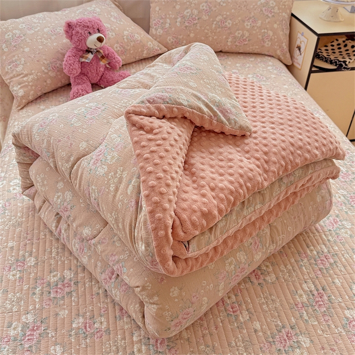 91家纺网 家纺一手货源 找家纺 繁花家居 2025新款床盖豆豆被套春秋被套冬被云感超软木棉被子被芯 花边床盖-豆豆被-粉蔷柔梦