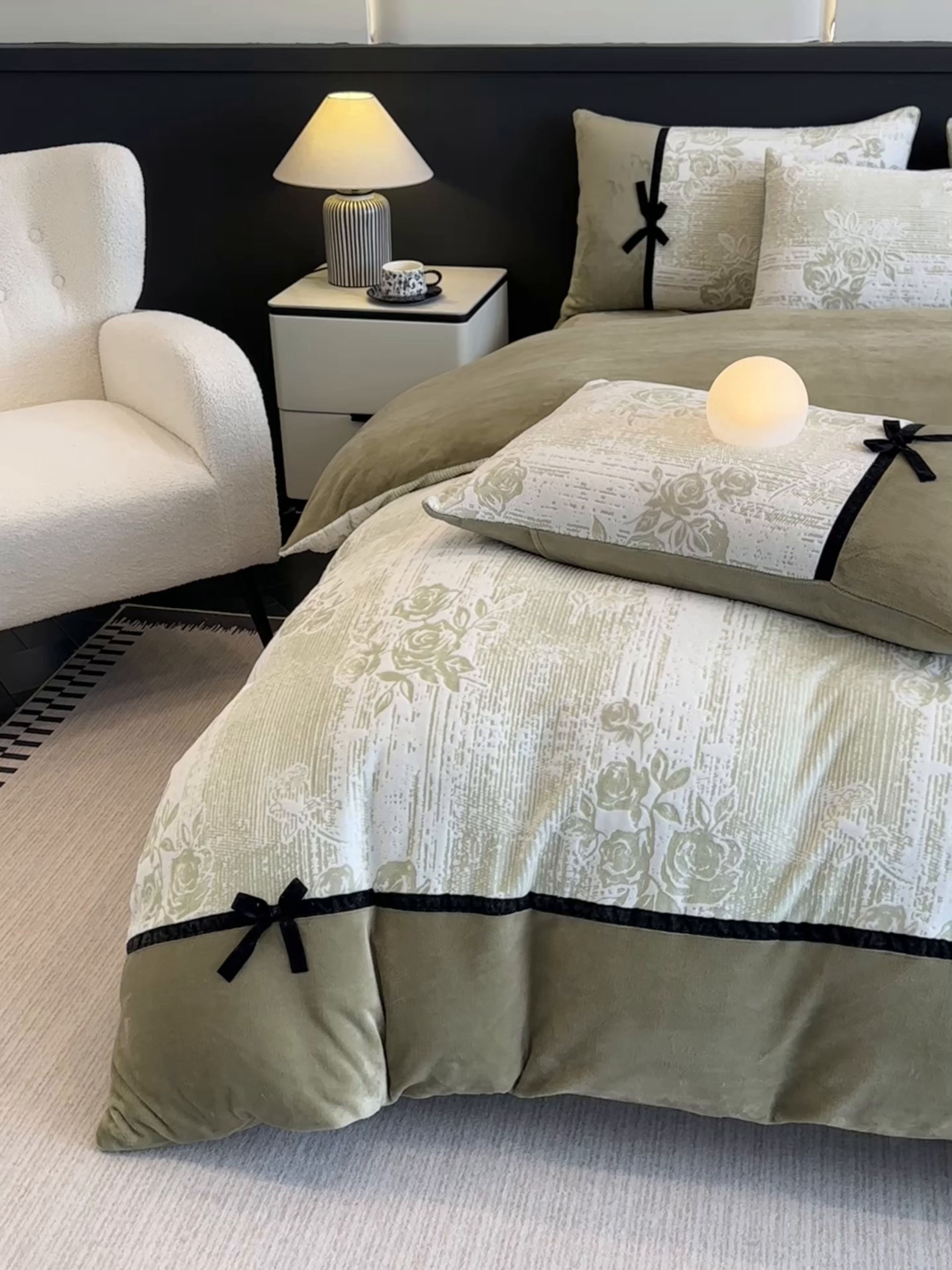 91家纺网 家纺一手货源 找家纺 凯美家居 2025新款A类雕花牛奶绒四件套-美拉德系列 小岛蔷薇 绿