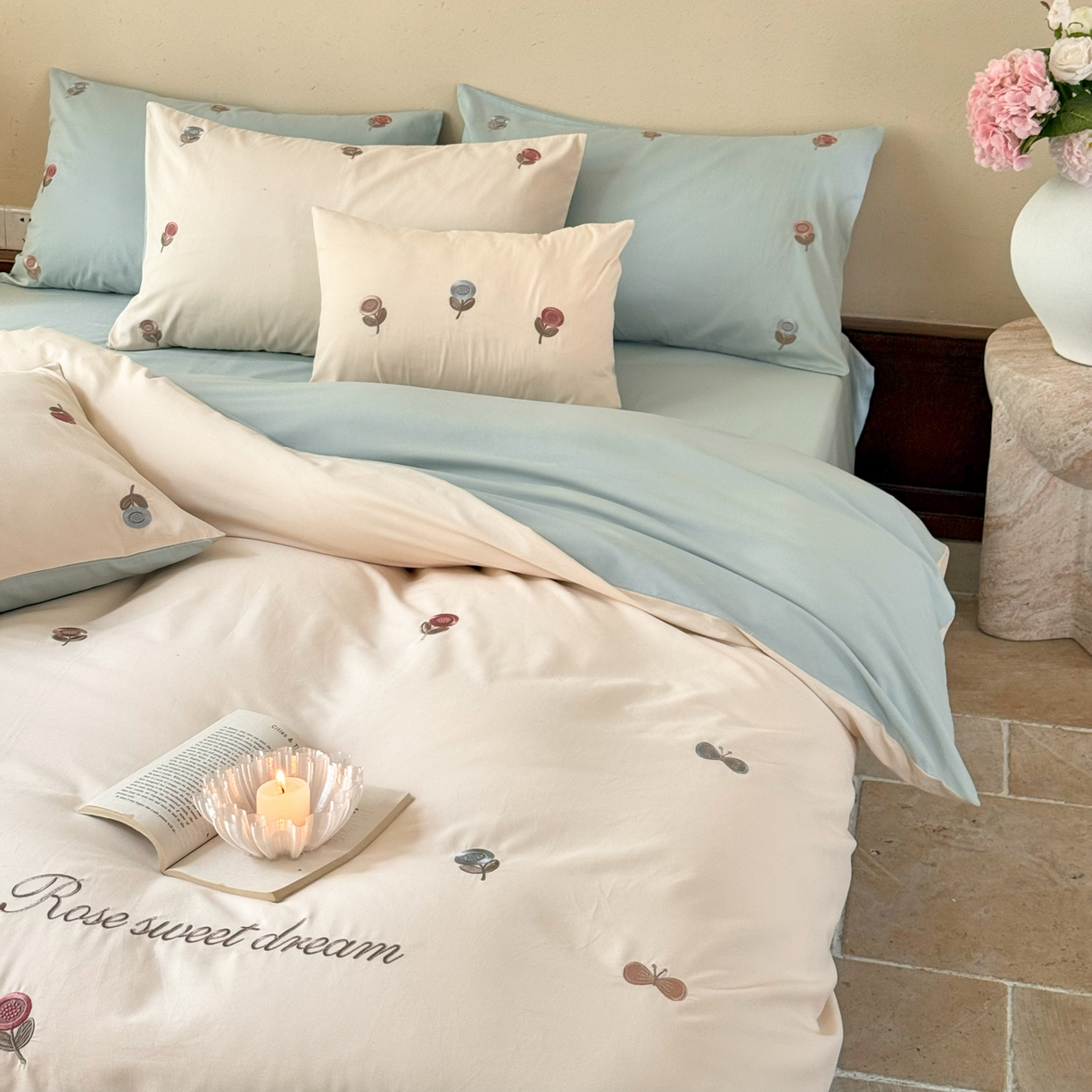 91家纺网 家纺一手货源 找家纺 FORTWO家纺原创设计（FOR TWO家纺） 2025新款50支全棉磨毛绣花四件套-小清新 奶油蔷薇