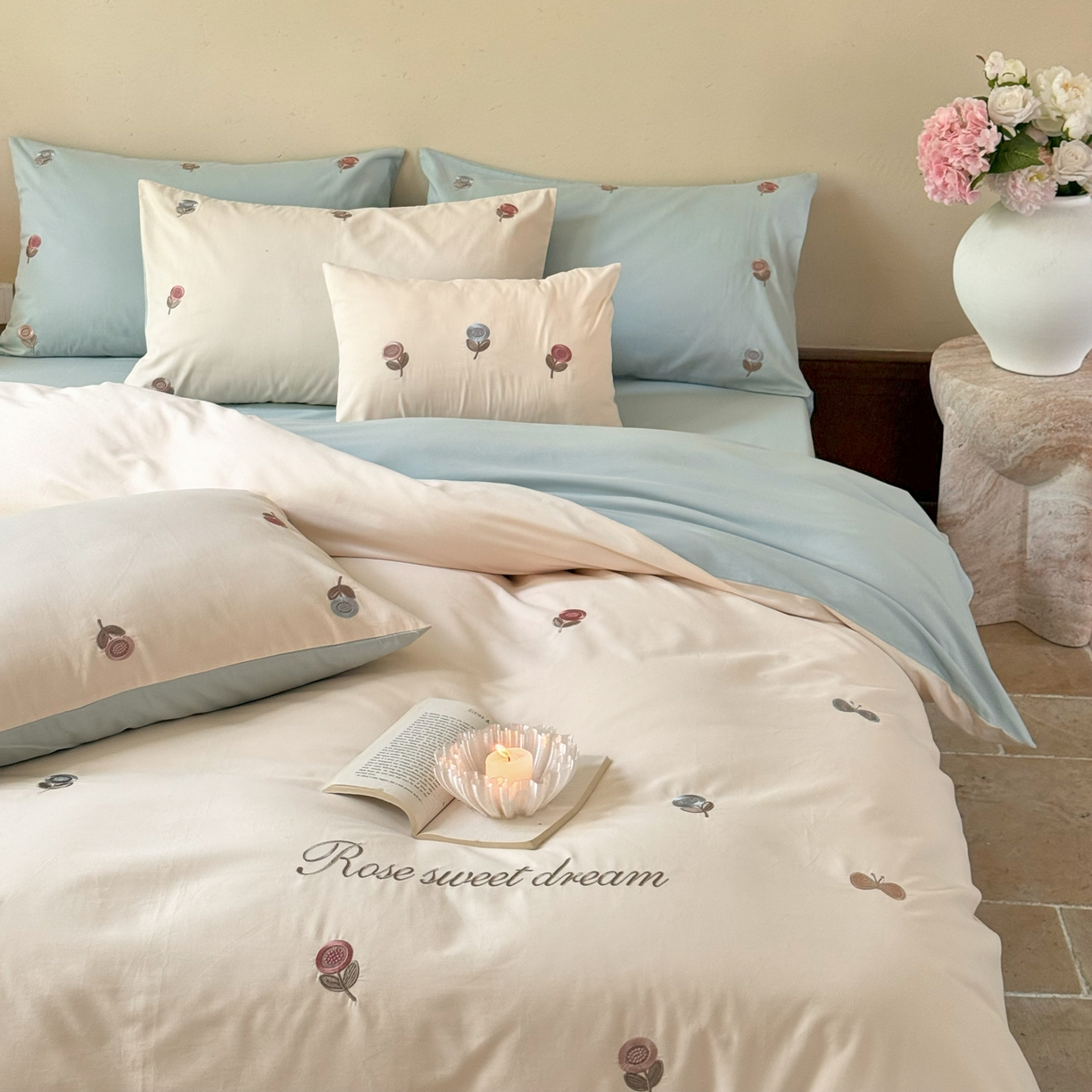 91家纺网 家纺一手货源 找家纺 FORTWO家纺原创设计（FOR TWO家纺） 2025新款50支全棉磨毛绣花四件套-小清新 奶油蔷薇