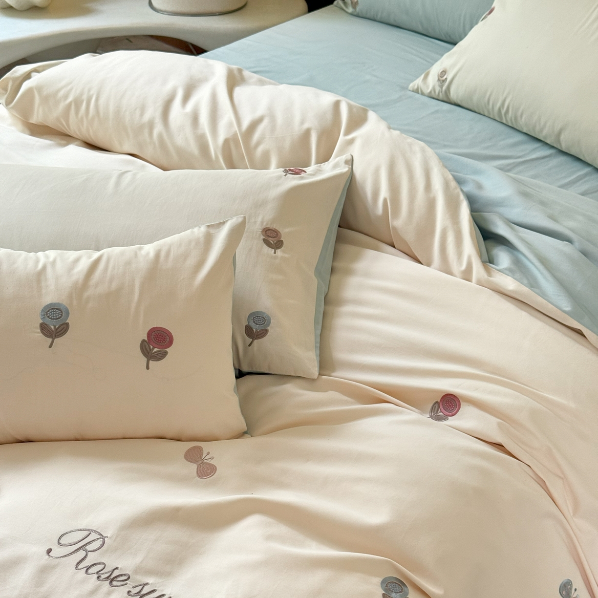 91家纺网 家纺一手货源 找家纺 FORTWO家纺原创设计（FOR TWO家纺） 2025新款50支全棉磨毛绣花四件套-小清新 奶油蔷薇