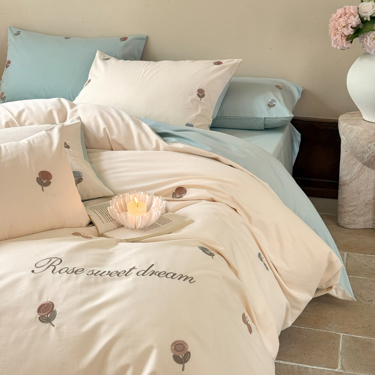 91家纺网 家纺一手货源 找家纺 FORTWO家纺原创设计（FOR TWO家纺） 2025新款50支全棉磨毛绣花四件套-小清新 奶油蔷薇