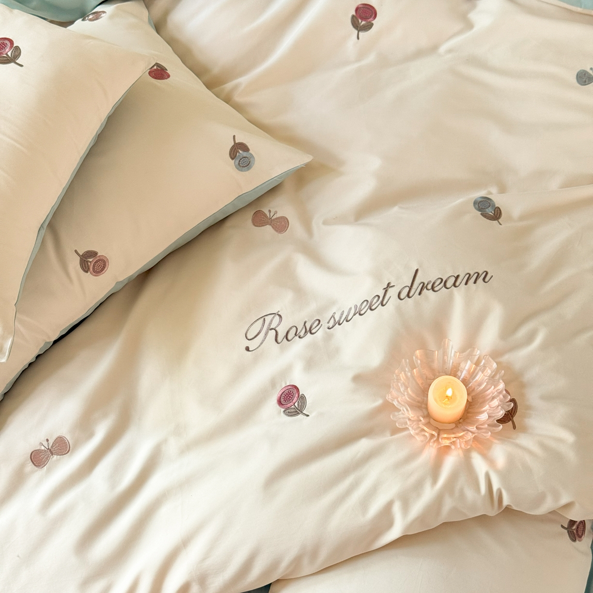 91家纺网 家纺一手货源 找家纺 FORTWO家纺原创设计（FOR TWO家纺） 2025新款50支全棉磨毛绣花四件套-小清新 奶油蔷薇