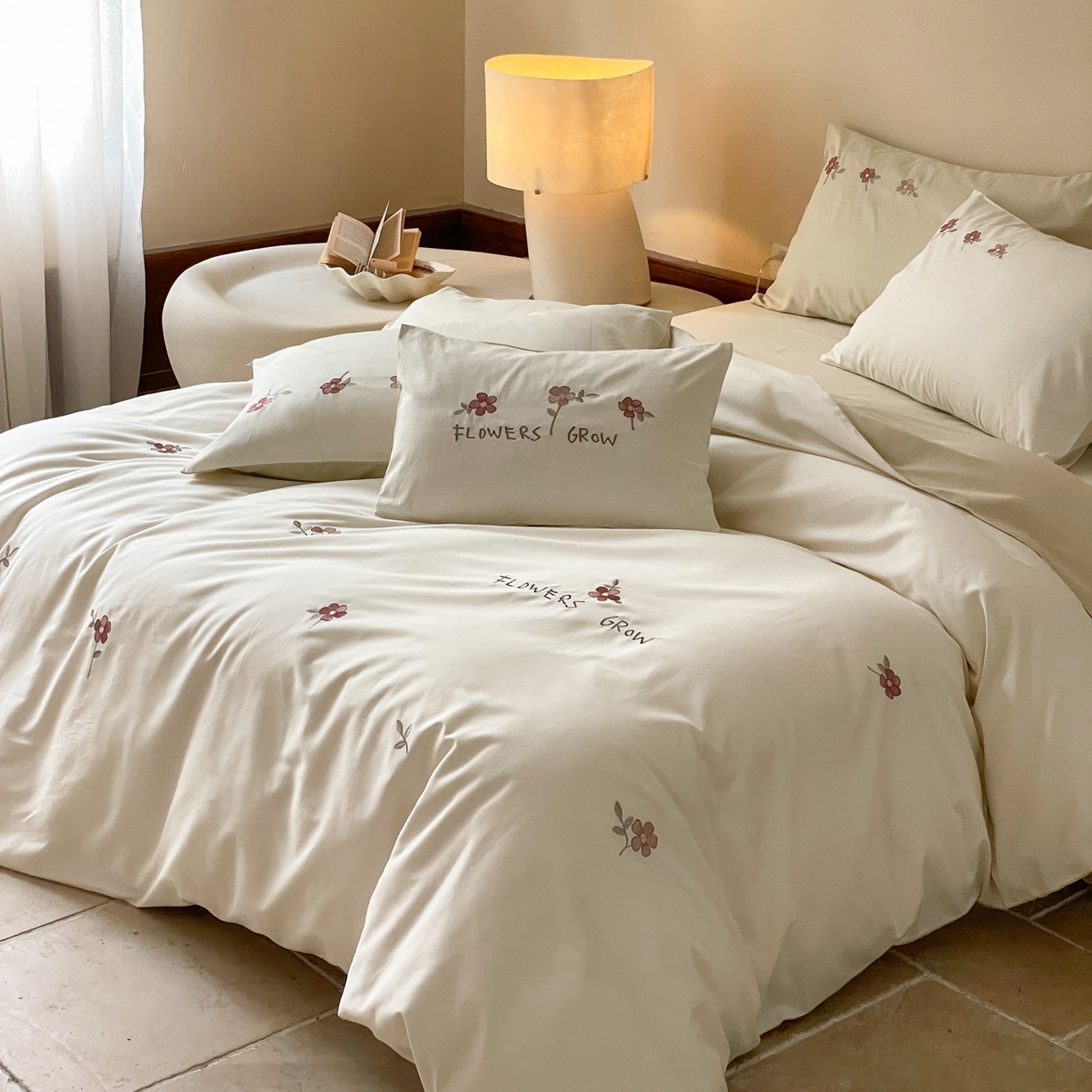 91家纺网 家纺一手货源 找家纺 FORTWO家纺原创设计（FOR TWO家纺） 2025新款50支全棉磨毛绣花四件套-小清新 小红花