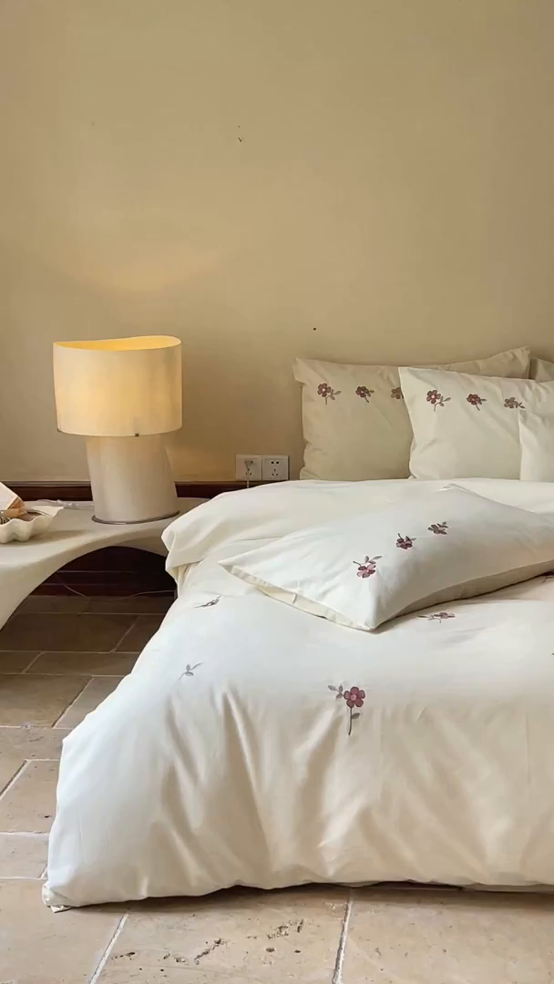 91家纺网 家纺一手货源 找家纺 FORTWO家纺原创设计（FOR TWO家纺） 2025新款50支全棉磨毛绣花四件套-小清新 小红花