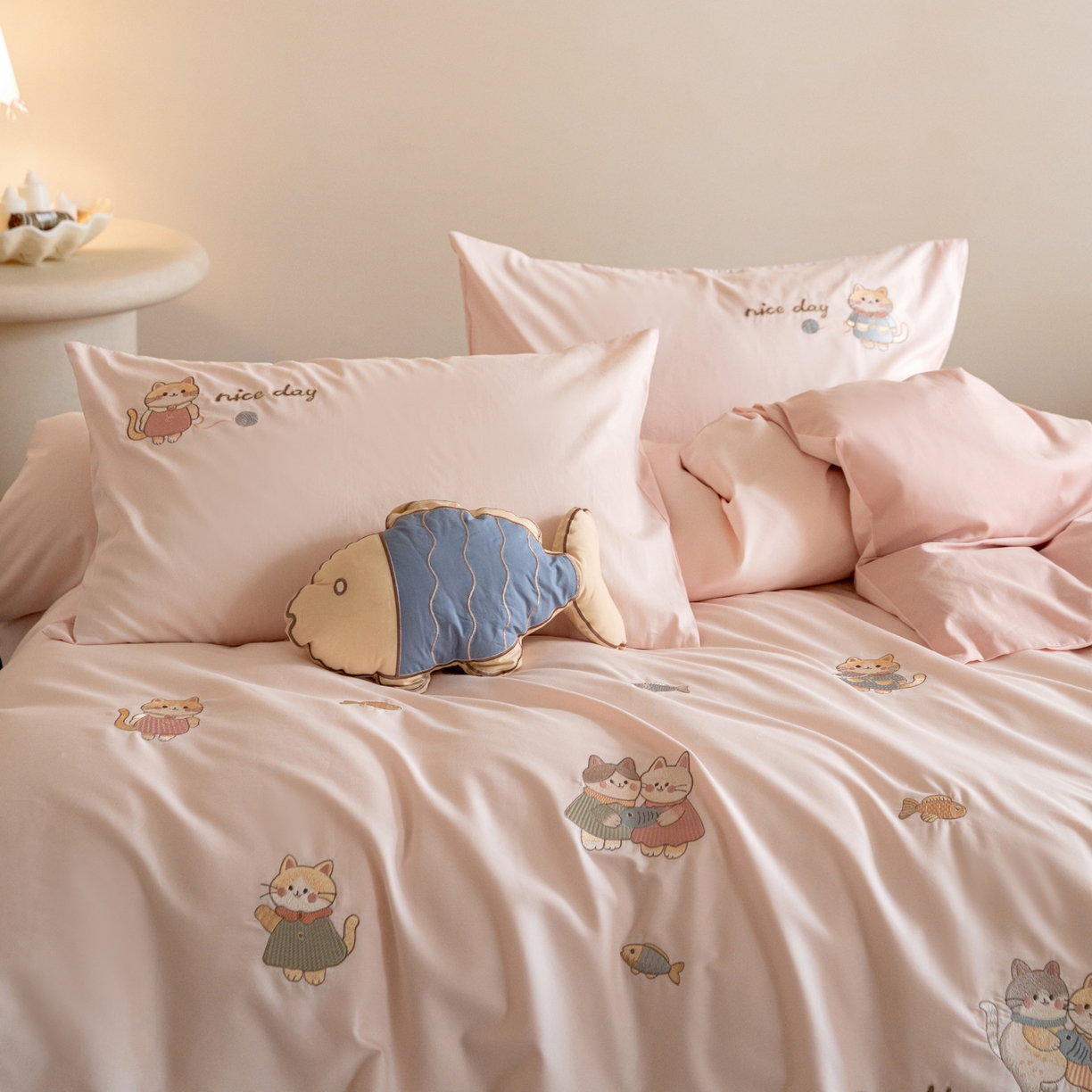 91家纺网 家纺一手货源 找家纺 FORTWO家纺原创设计（FOR TWO家纺） 2025新款50支全棉磨毛绣花四件套-小清新 小猫咪