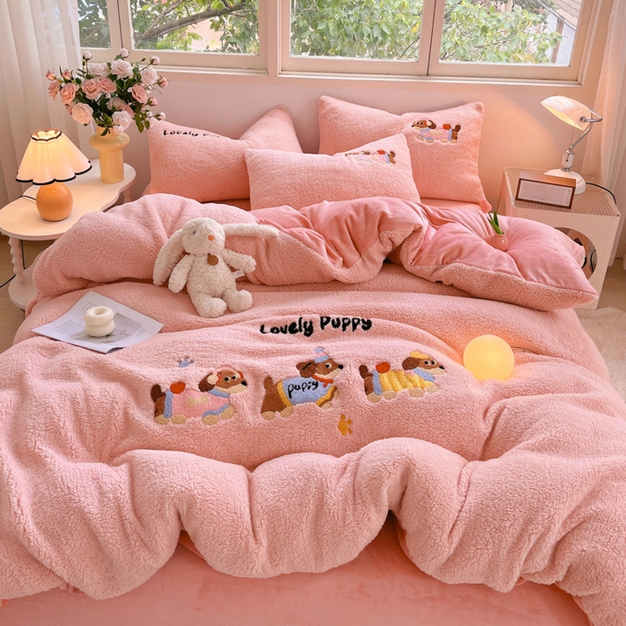 91家纺网 家纺一手货源 找家纺 （总）牵依 2025新款羊羔绒牛奶绒毛巾绣四件套