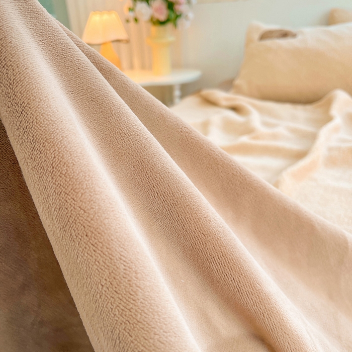 91家纺网 家纺一手货源 找家纺 牵依 2025新款羊羔绒牛奶绒毛巾绣四件套 卡皮巴拉