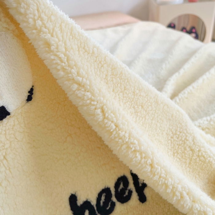 91家纺网 家纺一手货源 找家纺 牵依 2025新款羊羔绒牛奶绒毛巾绣四件套 小绵羊