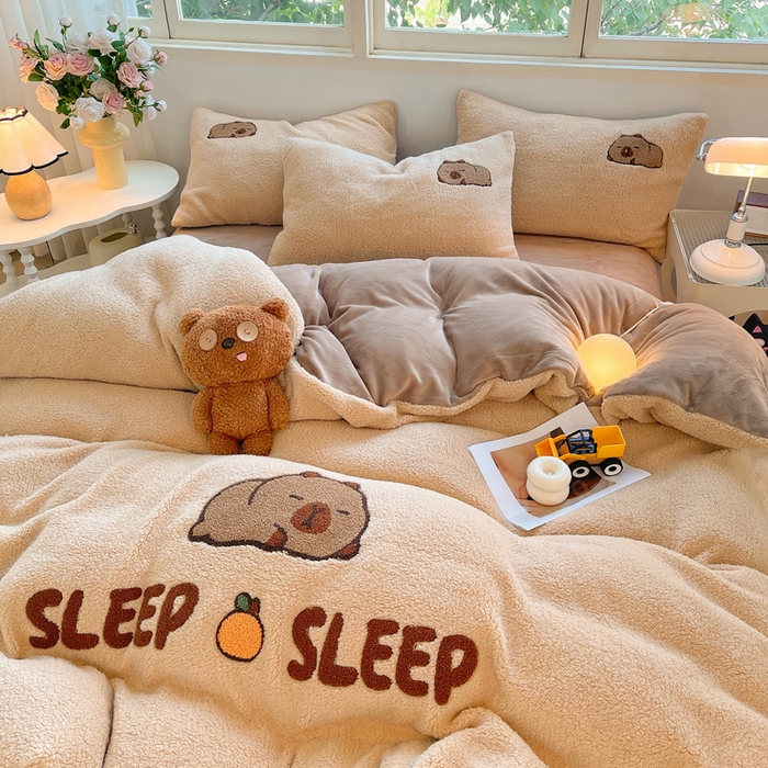 91家纺网 家纺一手货源 找家纺 （总）牵依 2025新款羊羔绒牛奶绒毛巾绣四件套