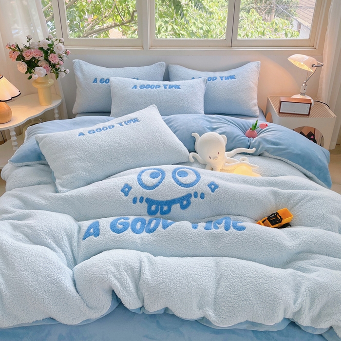 91家纺网 家纺一手货源 找家纺 （总）牵依 2025新款羊羔绒牛奶绒毛巾绣四件套