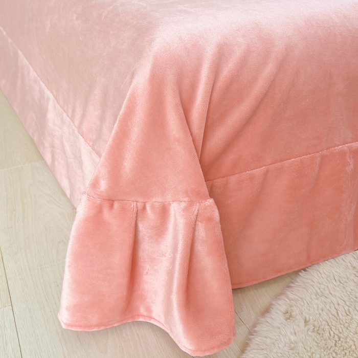 91家纺网 家纺一手货源 找家纺 牵依 2025新款羊羔绒牛奶绒毛巾绣四件套 腊肠狗