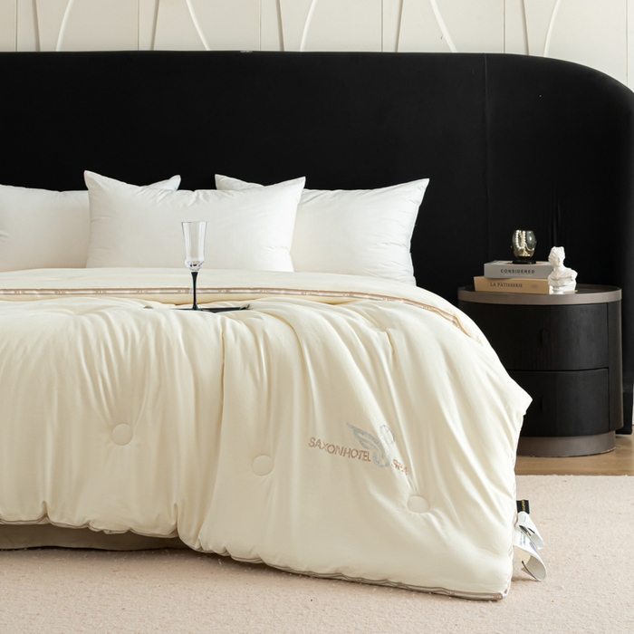 91家纺网 家纺一手货源 找家纺 （总）丽卡家纺 2025年秋冬新品莱卡羊绒被被子被芯（常规生产款为春秋被和冬被，常规尺寸为200*230/220*240cm，其他特殊尺寸/加厚款接受下单定制）