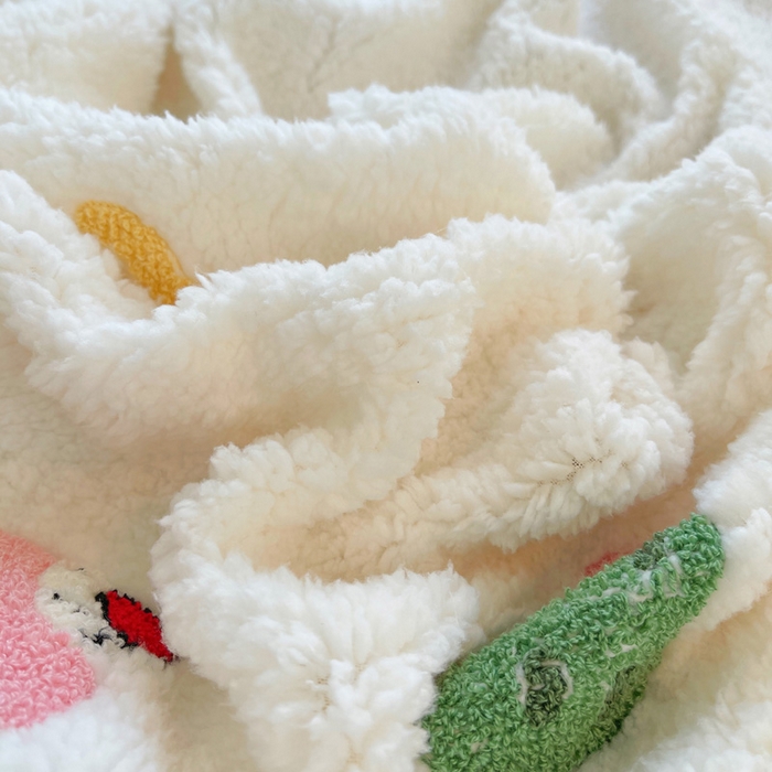 91家纺网 家纺一手货源 找家纺 牵依 2025新款羊羔绒牛奶绒毛巾绣四件套 奇妙兔